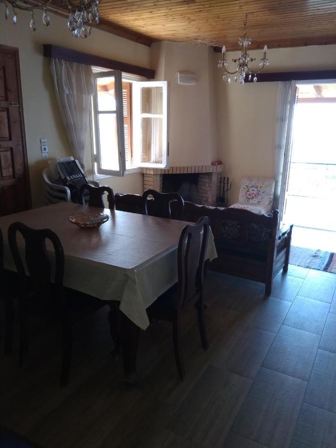 Traditional House With View Drymon Exteriör bild